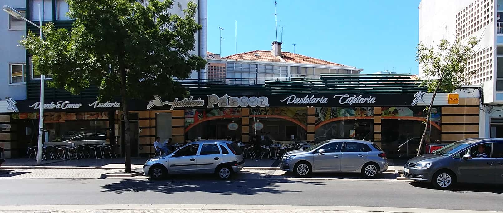 Pastry shop in Portugal - Pastelaria Páscoa in Almada Portugal 